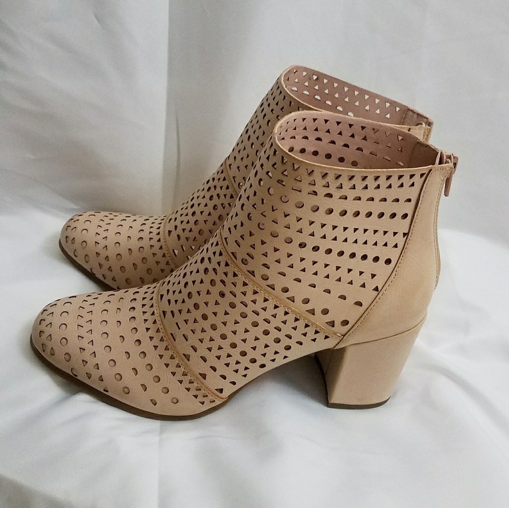 Rampage Blush Booties 9.5 NWOT
